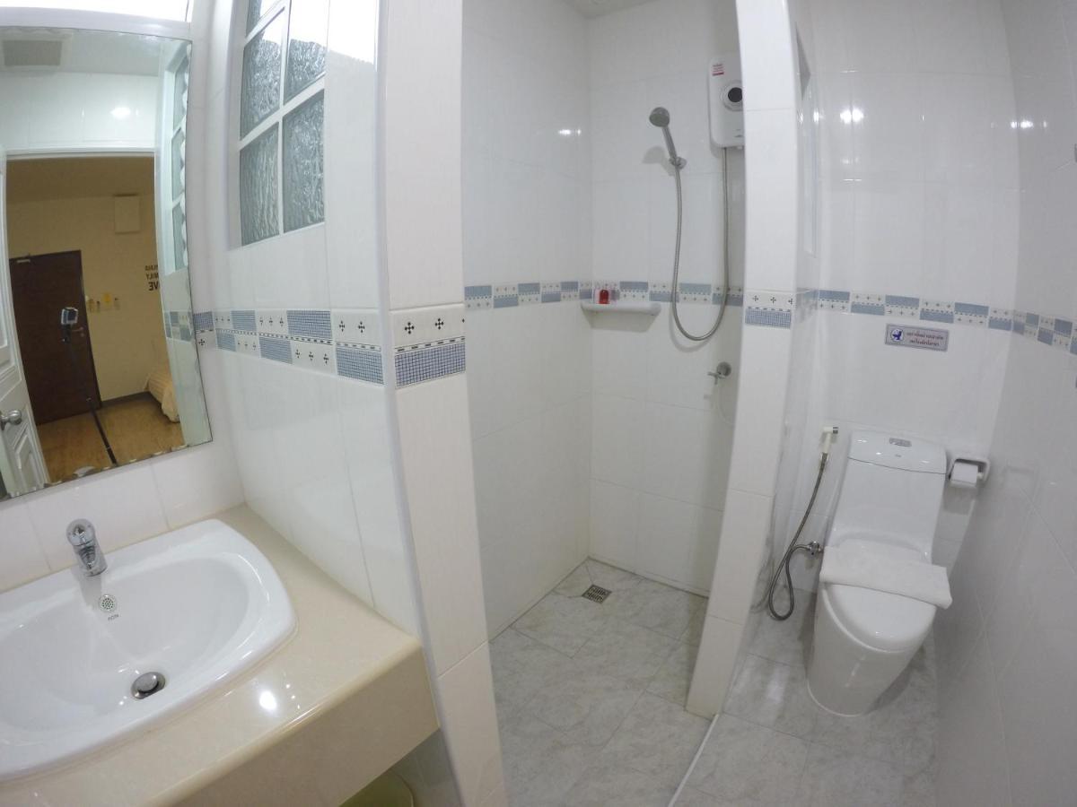 Shyne Place Otel Phuket Dış mekan fotoğraf